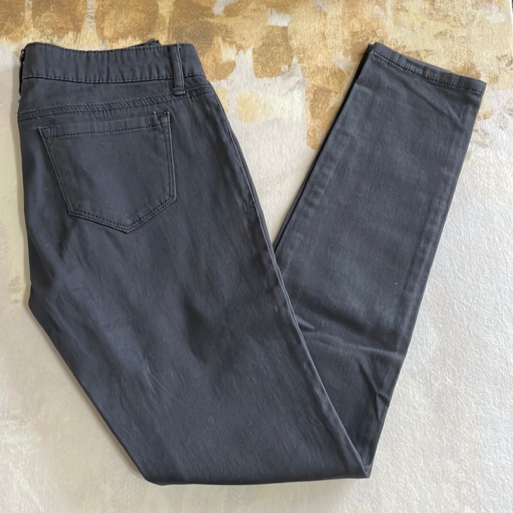 Refuge NWOT Skin Tight Legging Jeans size 4